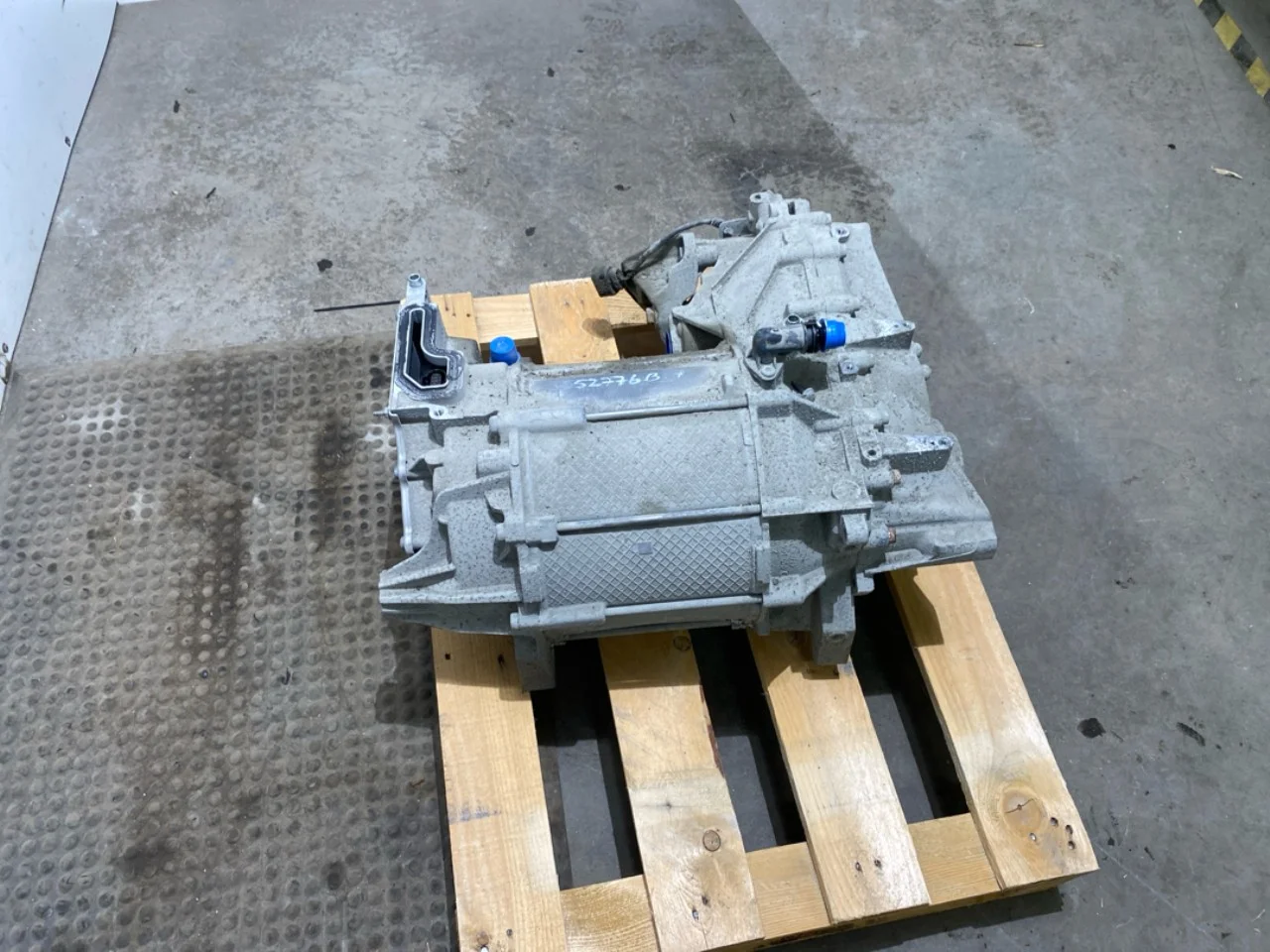 Volkswagen ID.4 2021- Elektromos motor, hátsó nézet 4