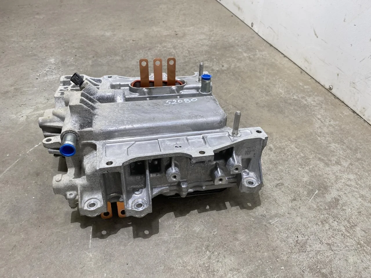 Nissan LEAF 2017-24 Invertor, 12-220V vedere 2