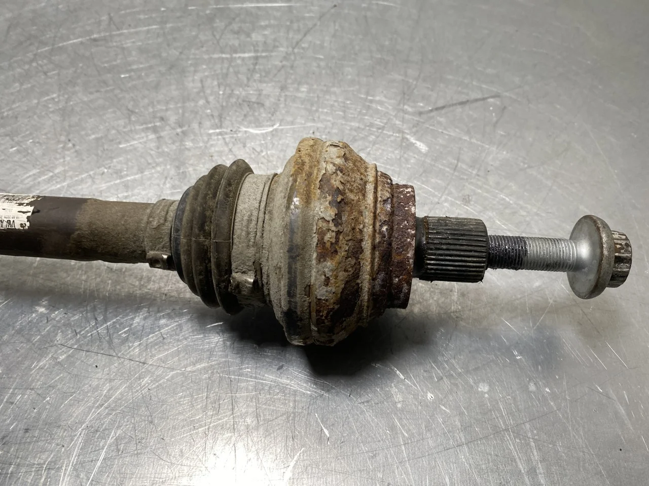 Volkswagen ID.4 2021- Rear left driveshaft view 2