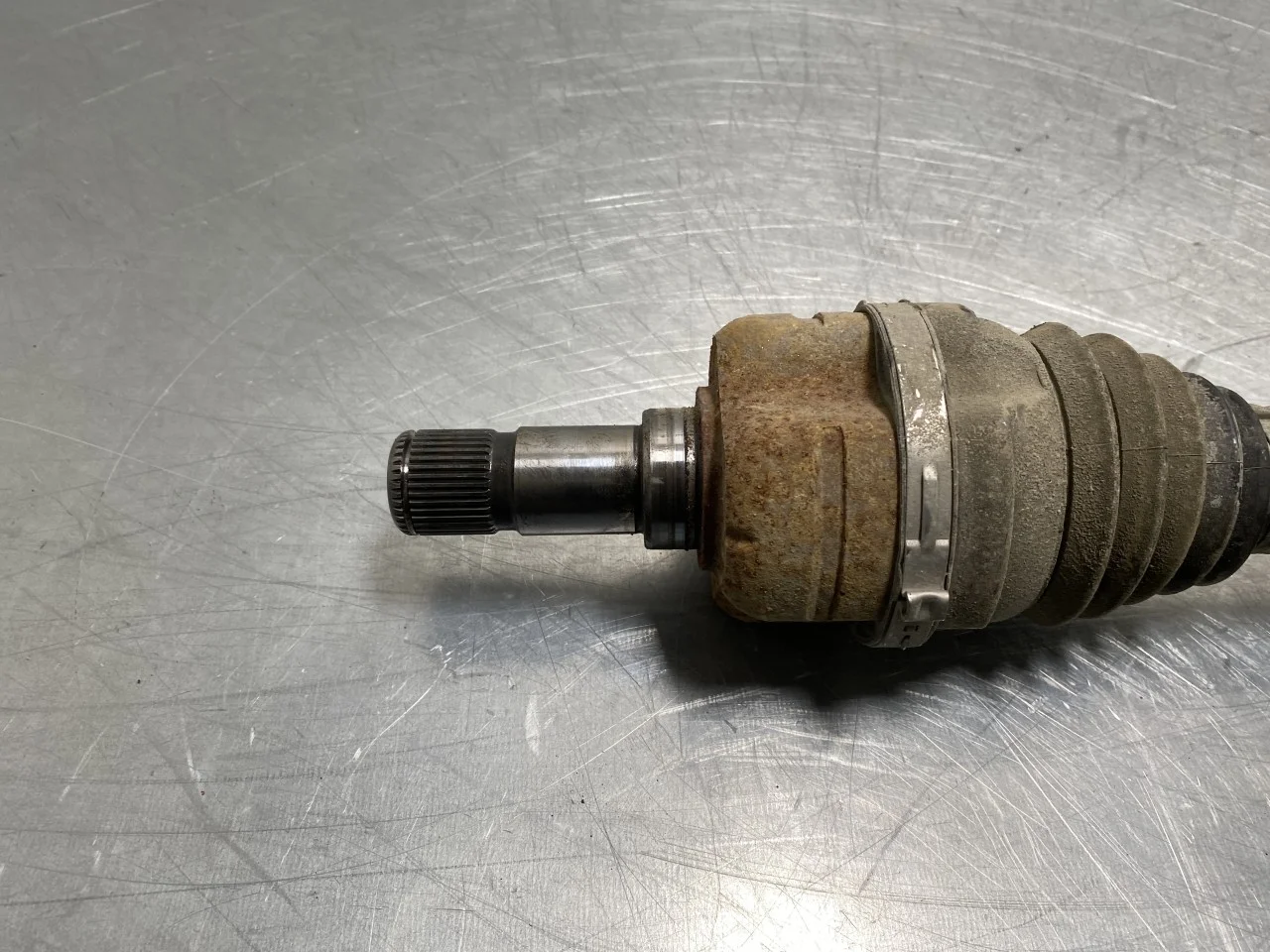 Volkswagen ID.4 2021- Rear left driveshaft view 3