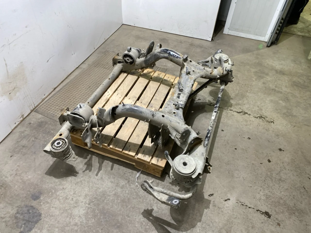 Volkswagen ID.4 2021- Hátsó híd kereszttartó / segédkeret nézet 2