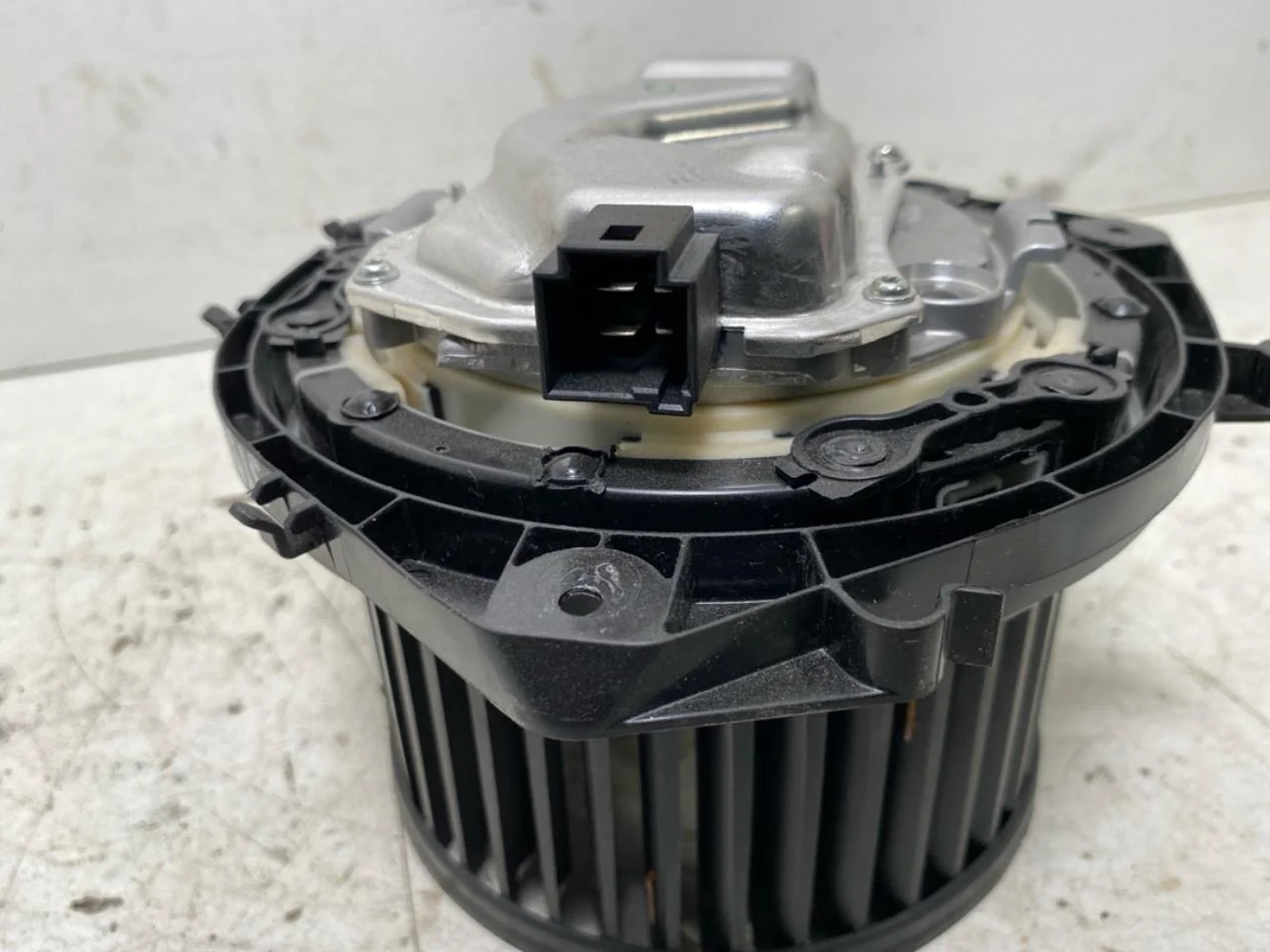 Volkswagen ID.3 2021- Fűtésventilátor motor nézet 2