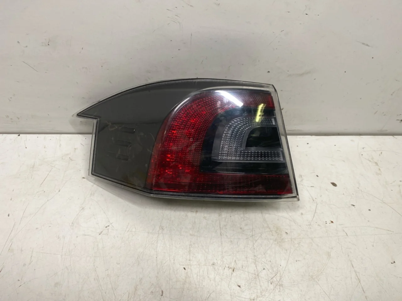 Tesla MODEL S 2013- Left tail light