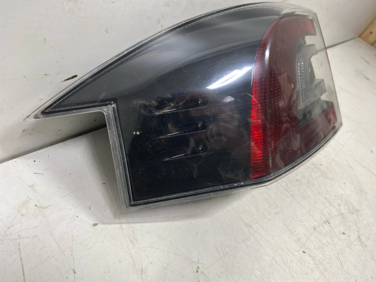Tesla MODEL S 2013- Left tail light view 3