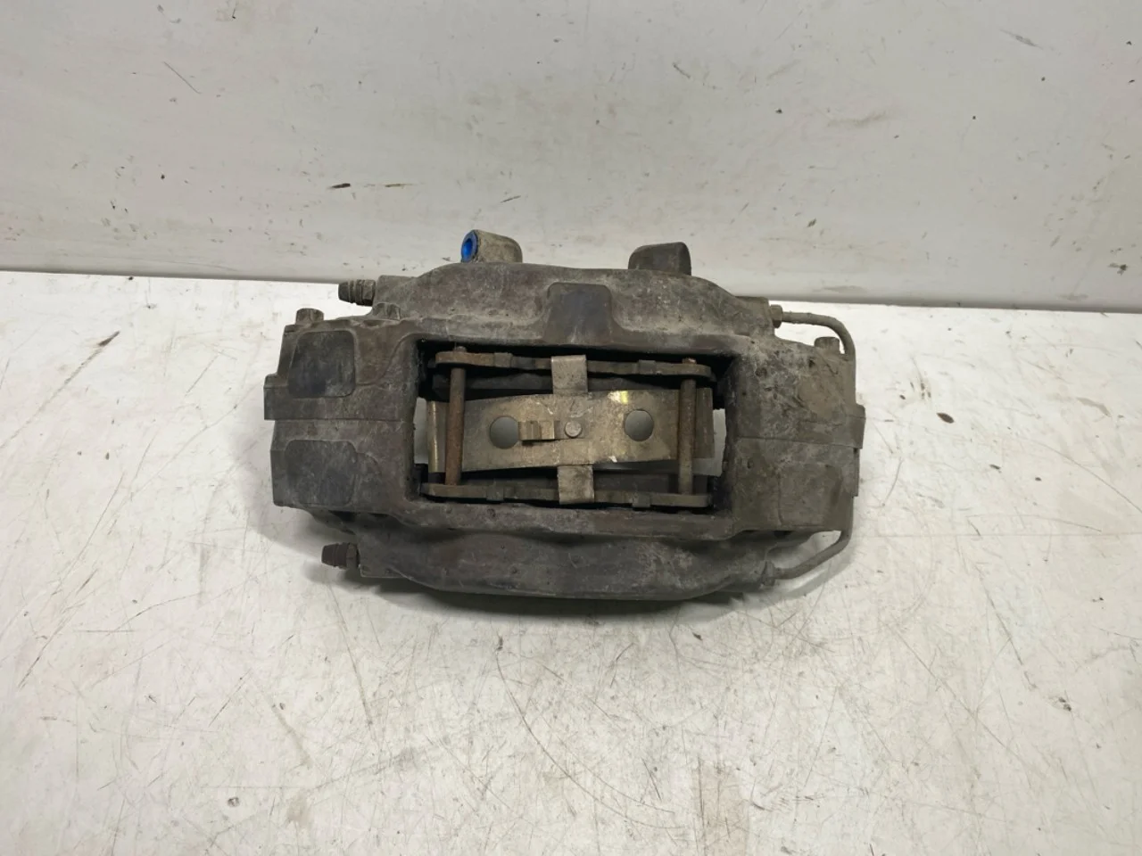 Tesla MODEL S 2013- Front left brake caliper