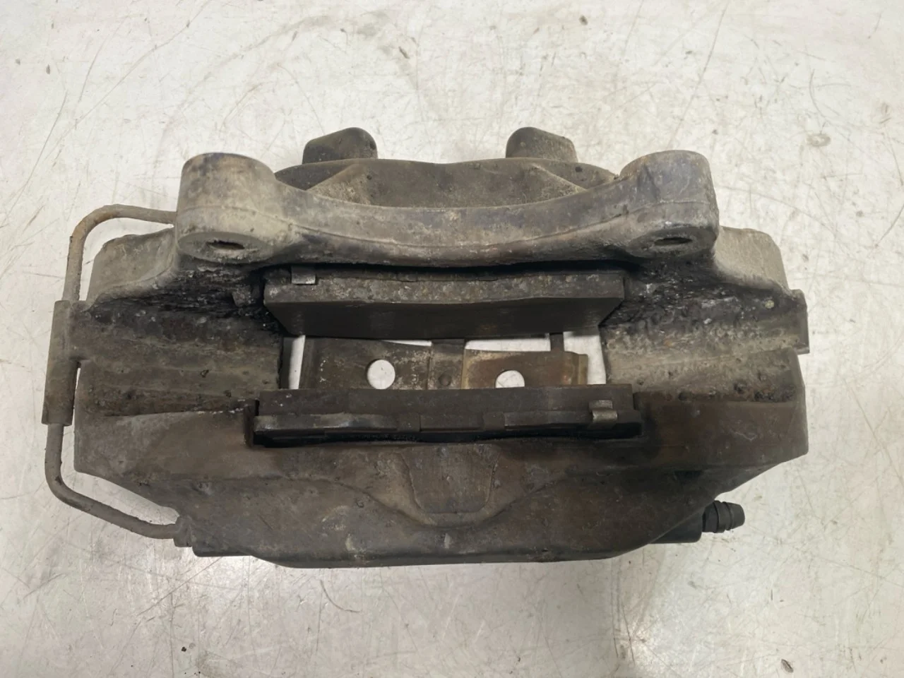 Tesla MODEL S 2013- Front left brake caliper view 4