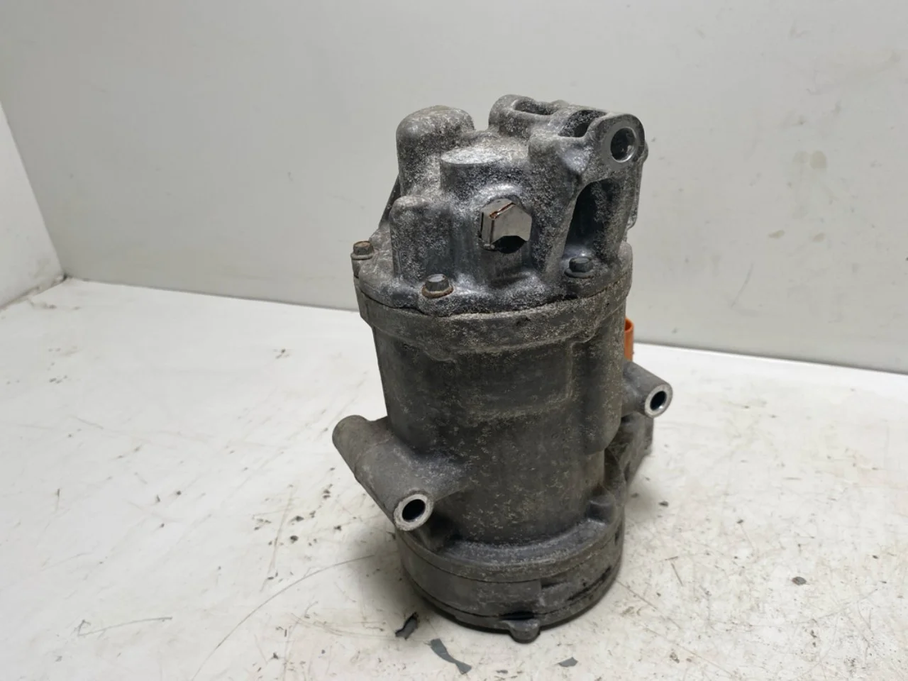 Mercedes EQB X243 2022- A/C compressor view 2