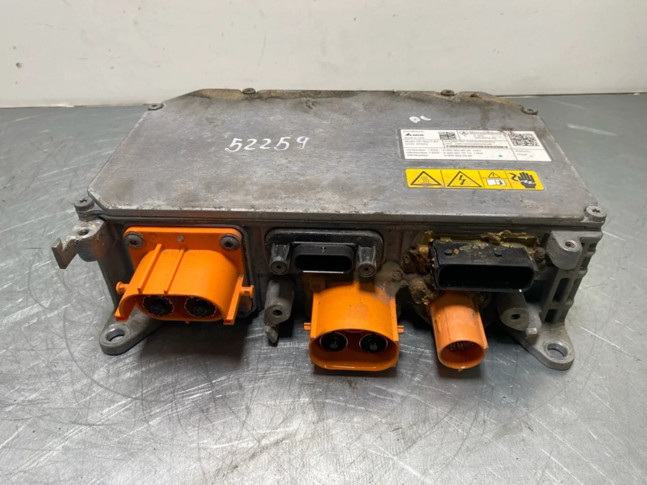 Mercedes EQB X243 2022- Voltage converter, battery