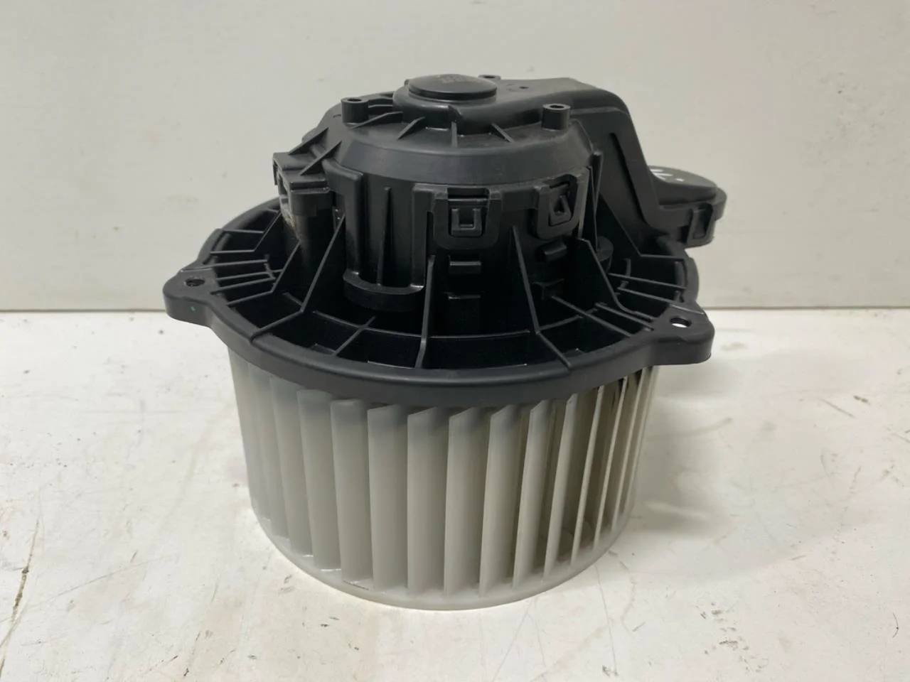 Tesla MODEL X 2016- Motor ventilator încălzire vedere 2