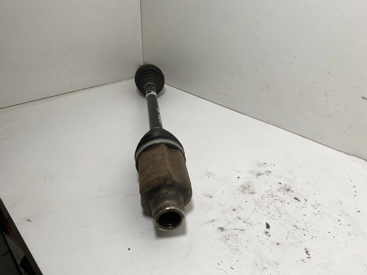 Tesla MODEL X 2016- Front right driveshaft view 3