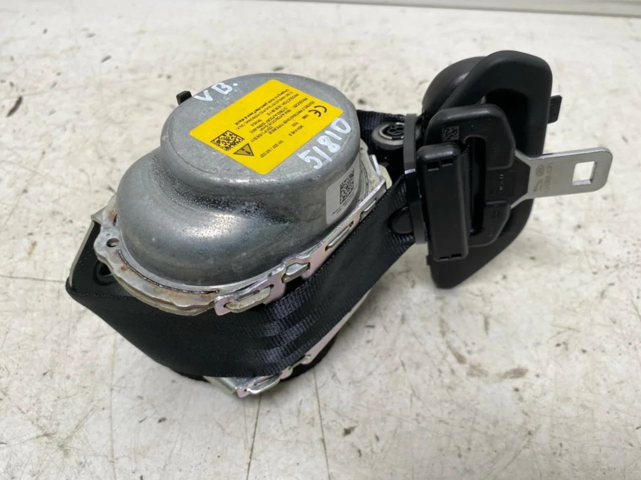 Jaguar I-PACE 2018- Rear left seat belt