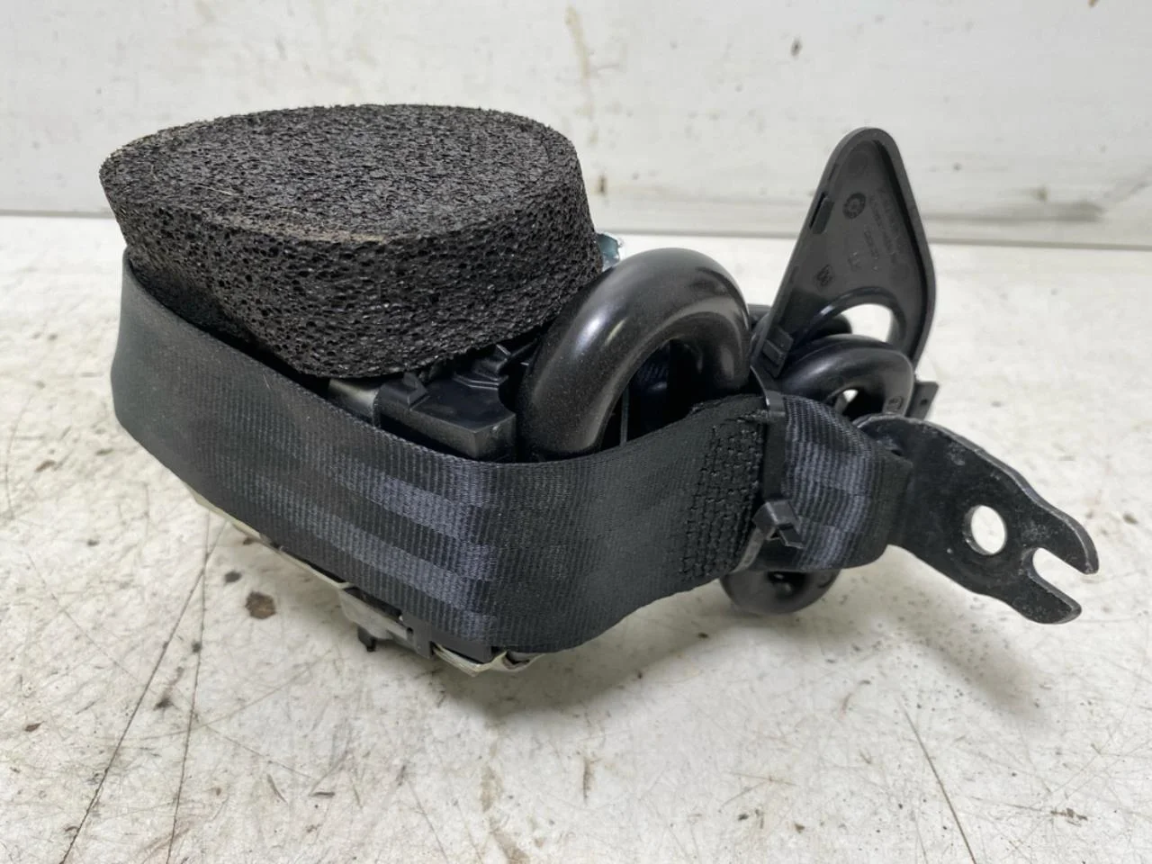 Jaguar I-PACE 2018- Rear left seat belt view 2