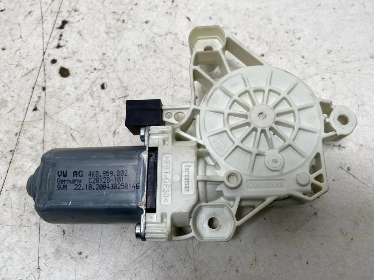 Skoda ENYAQ IV 2021- Window regulator motor view 2
