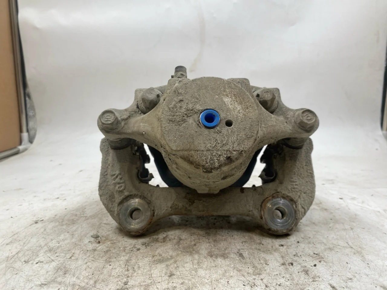 Hyundai KONA / ELECTRIC 2018-23 Front left brake caliper view 2