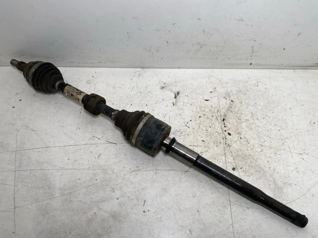 Jaguar I-PACE 2018- Front right driveshaft view 2
