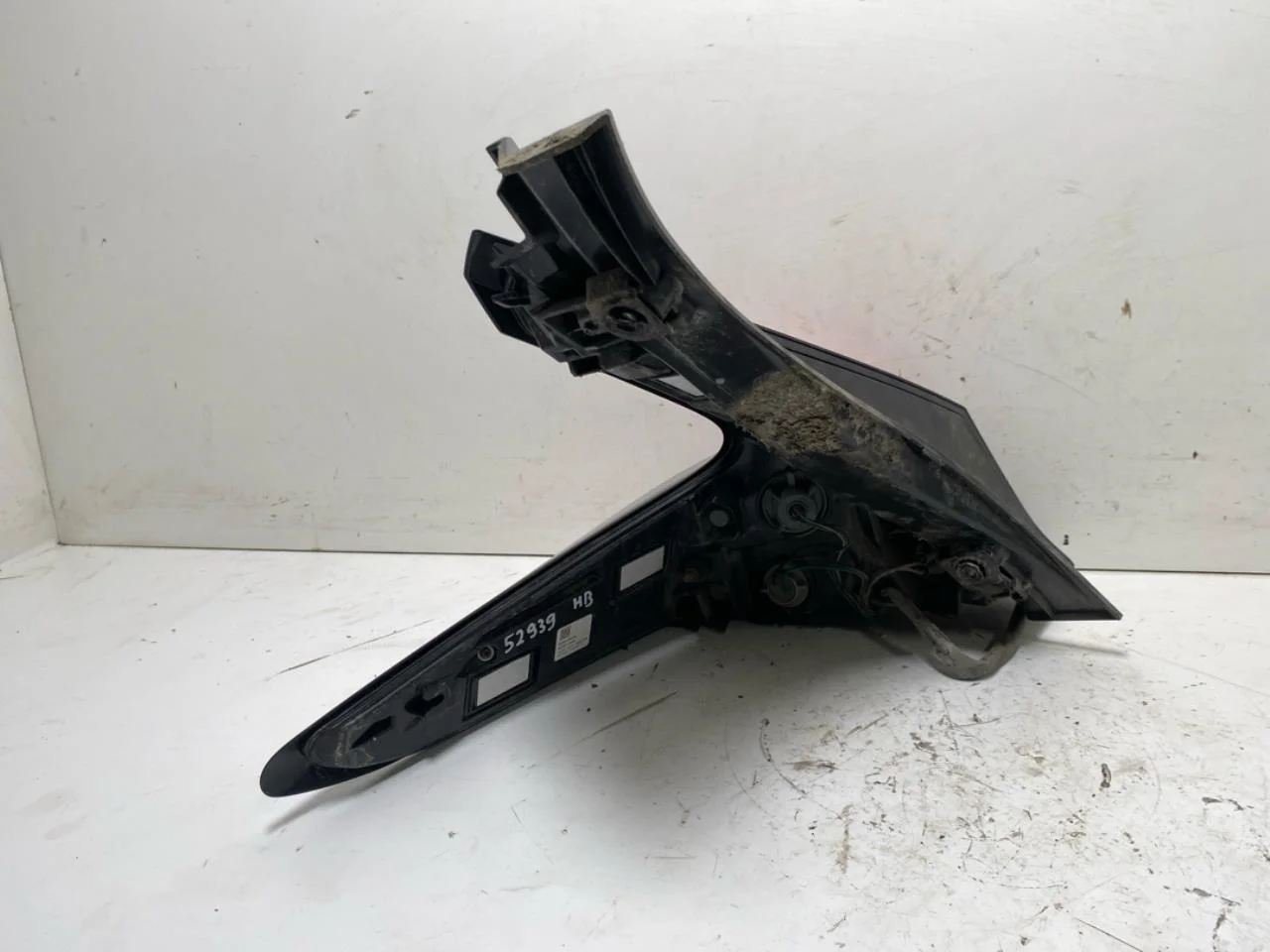 Nissan LEAF 2017-24 Right tail light view 2