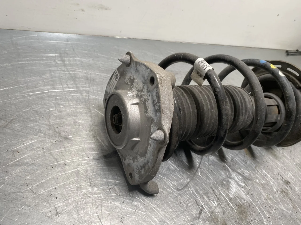 Volkswagen ID.4 2021- Strut assembly, front right view 3