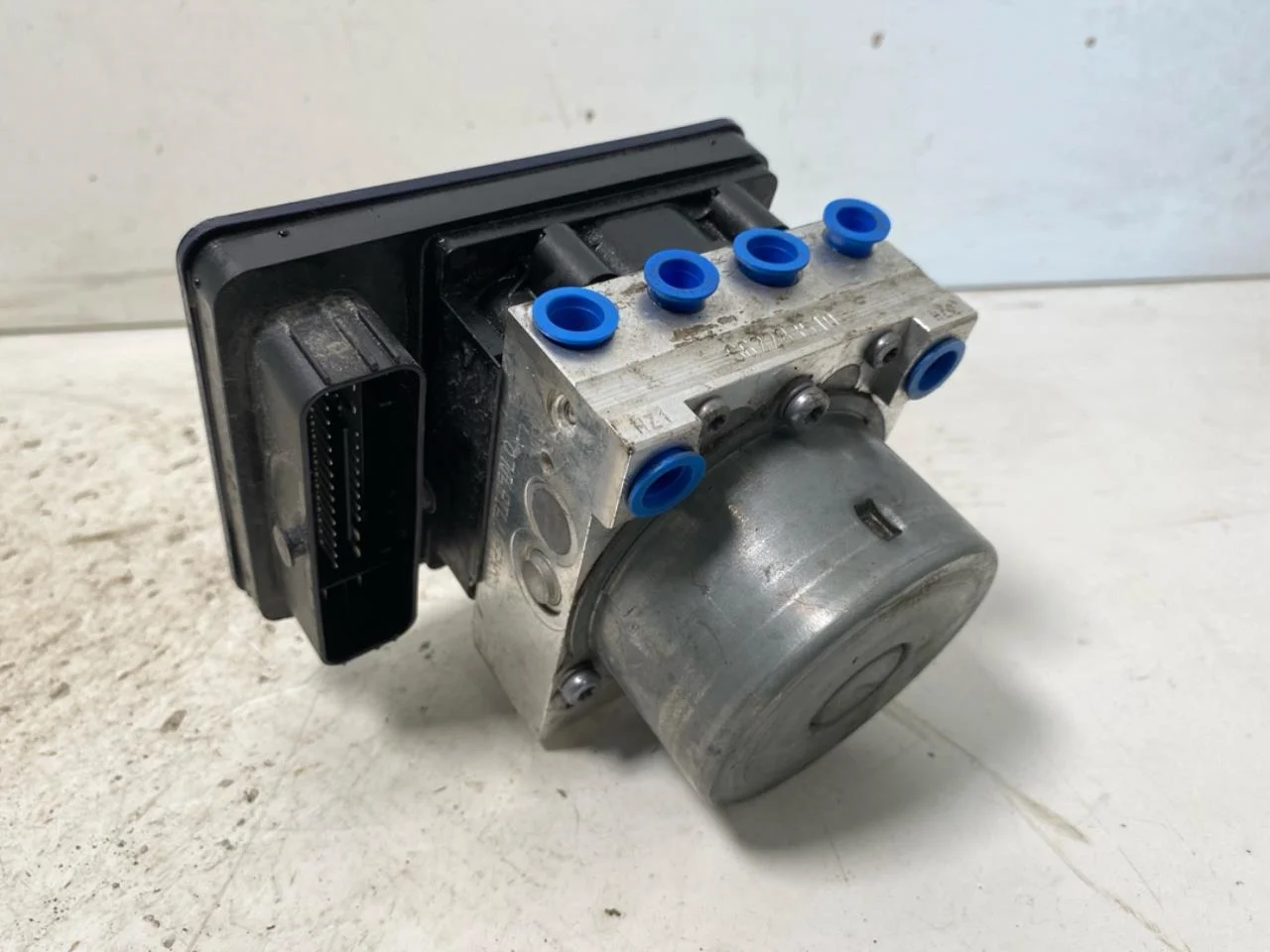 Volkswagen ID BUZZ/CARGO 2022- ABS hydraulic unit