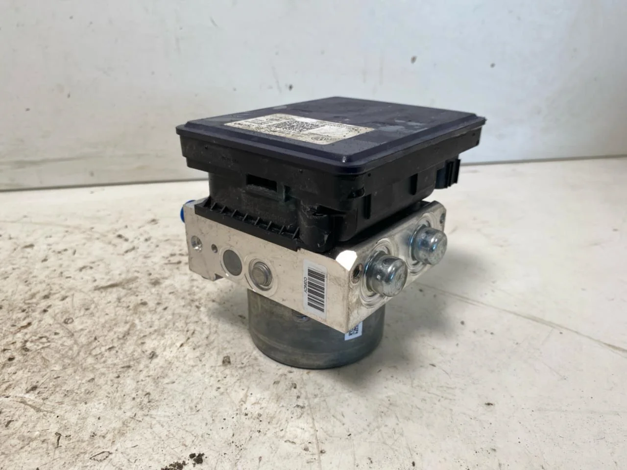 Volkswagen ID BUZZ/CARGO 2022- ABS hydraulic unit view 2