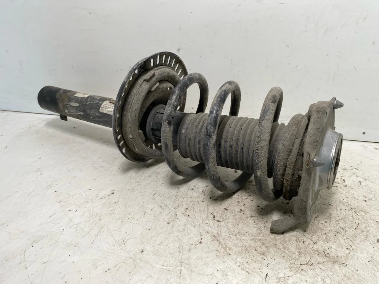 Volkswagen ID BUZZ/CARGO 2022- Strut assembly, front right