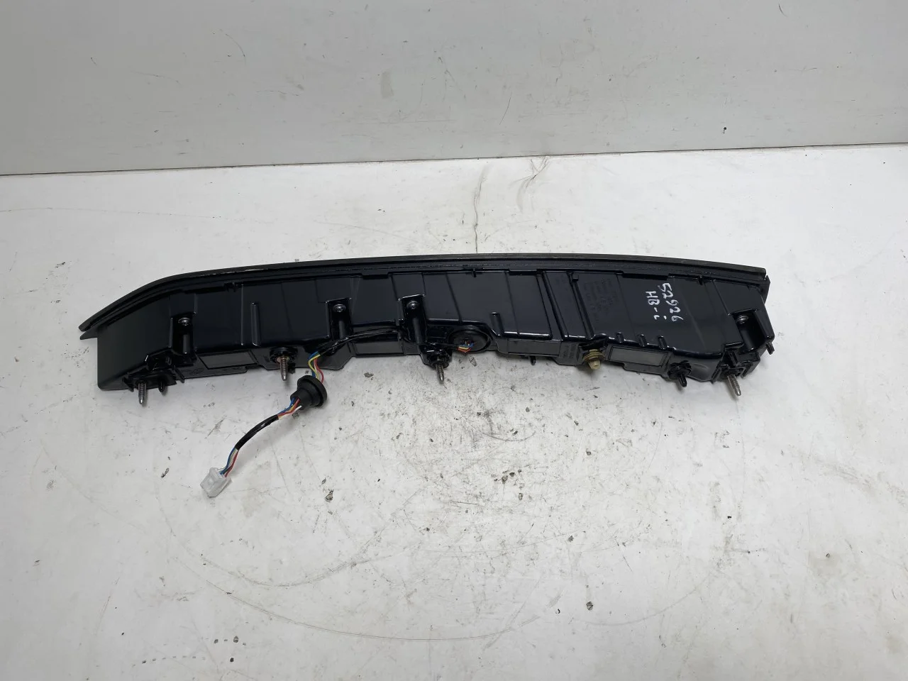 Xpeng G6 2024-> Right tail light on tailgate, inner view 4