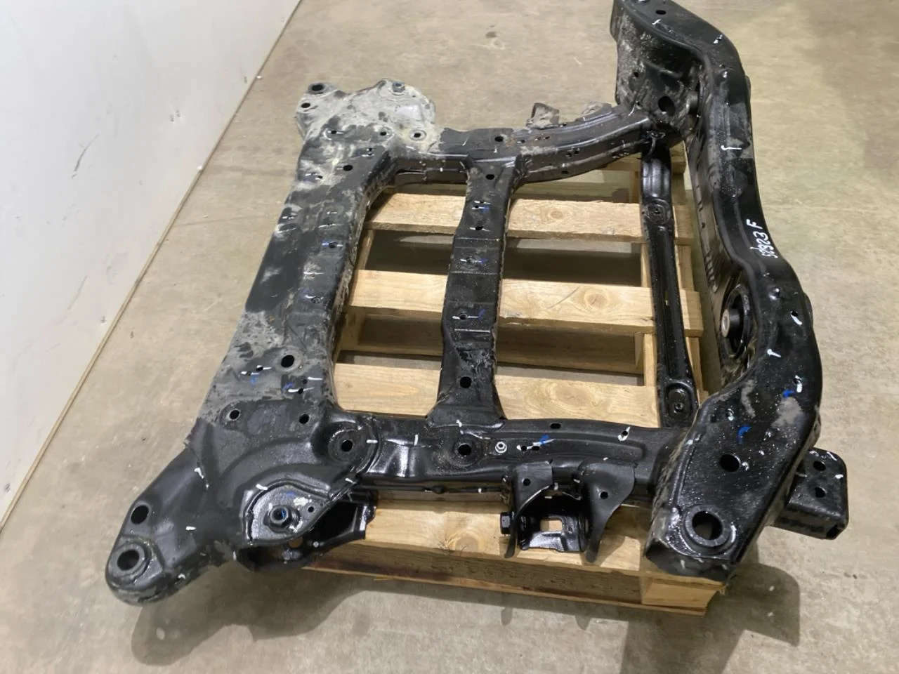 Volvo EX30 2024- Front subframe view 2