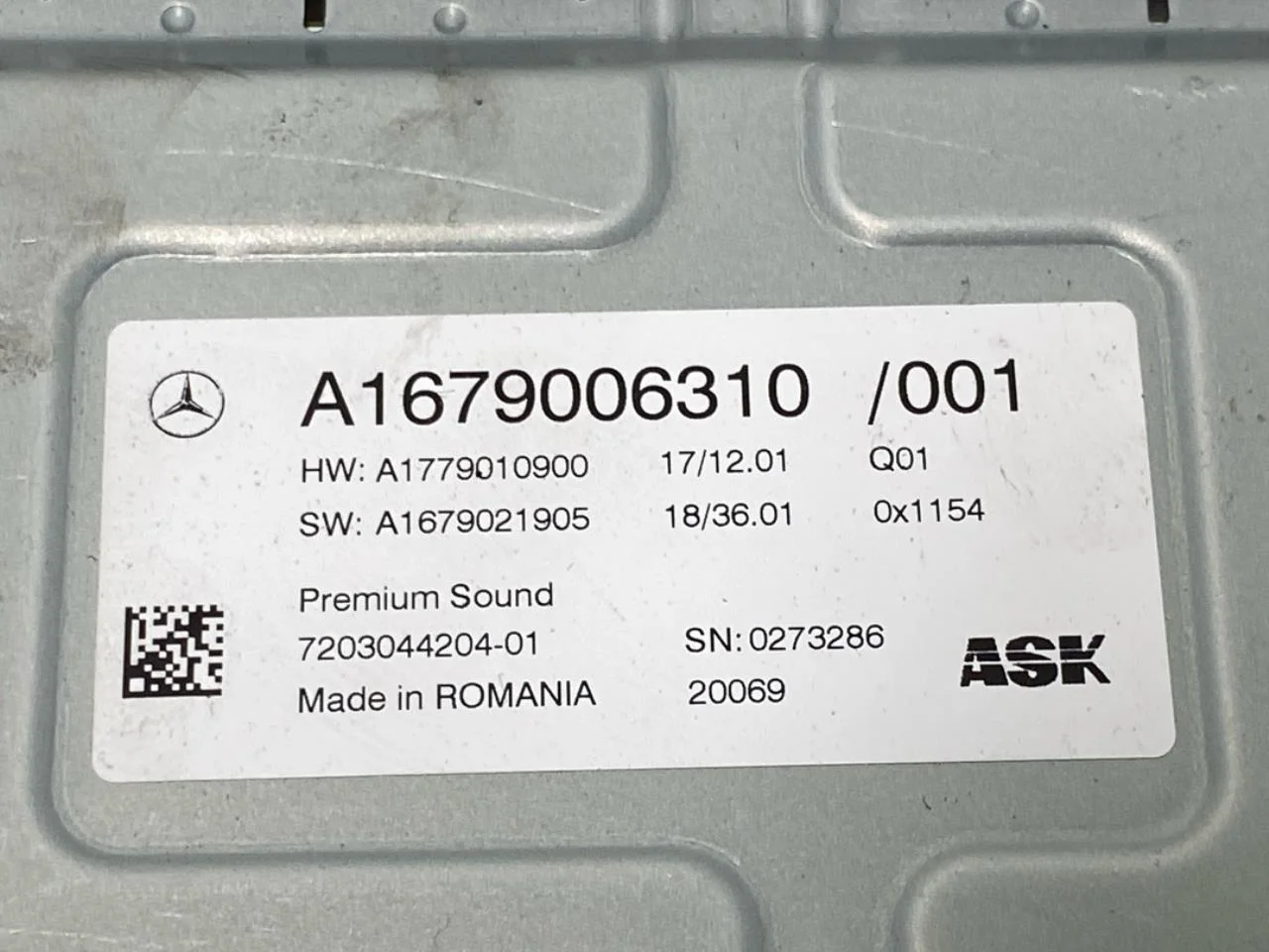 Mercedes EQC 2020- Radio / hi-fi amplifier view 3