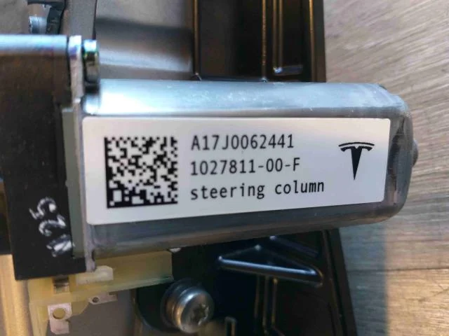 Tesla MODEL S 2013- Kormányoszlop tengely nézet 3