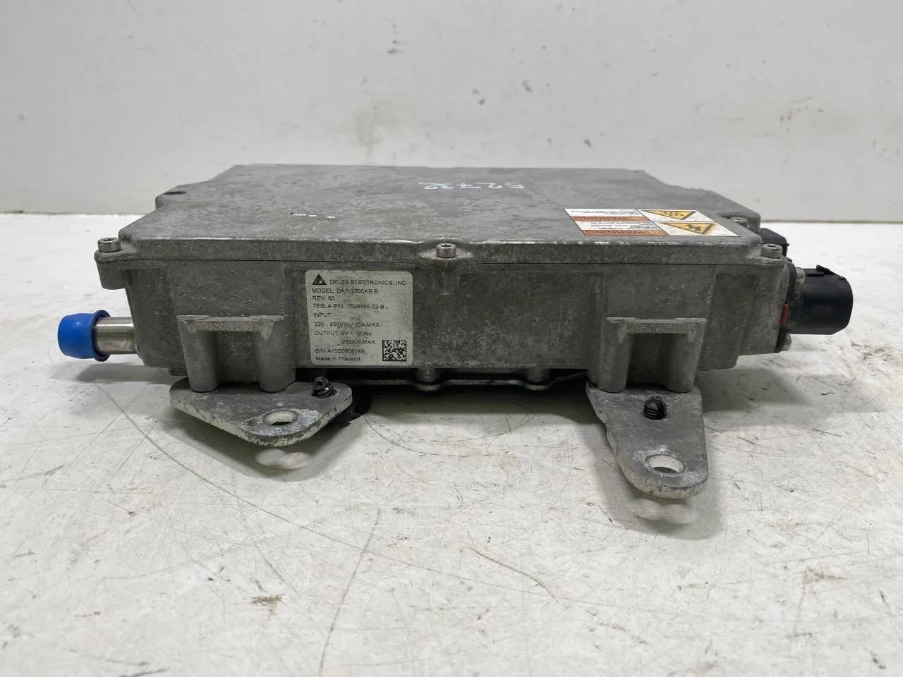 Mercedes B 180-200 W246/W242 2012-19 Feszültségátalakító, akkumulátor nézet 2