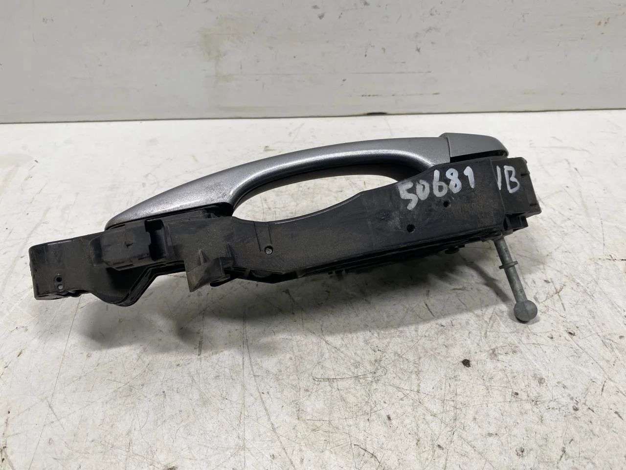 Opel / Vauxhall VIVARO 2020- Left exterior door handle view 3