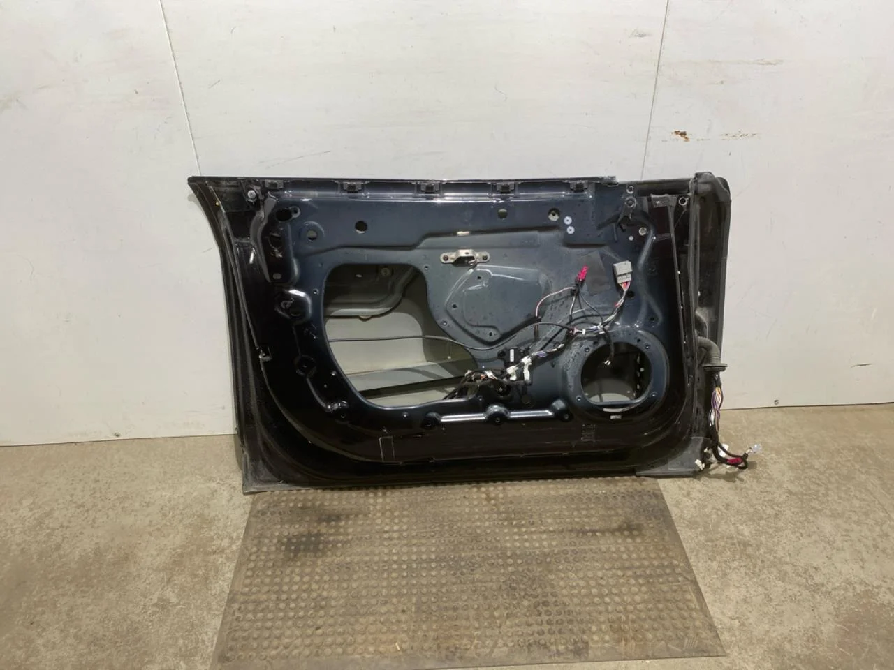 Tesla MODEL S 2013- Door, 4-door, front left view 2
