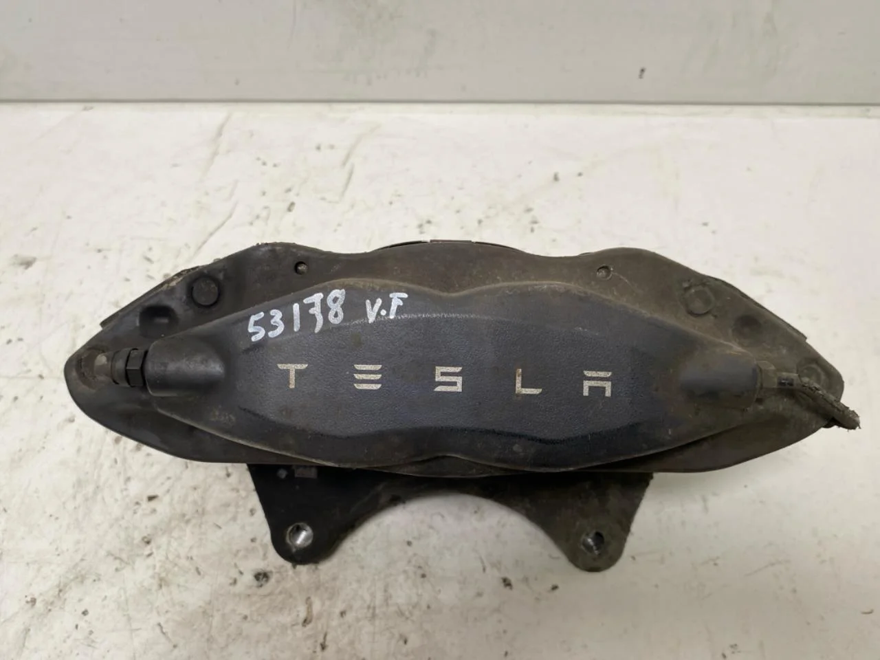 Tesla MODEL S 2013- Féknyereg, első, bal