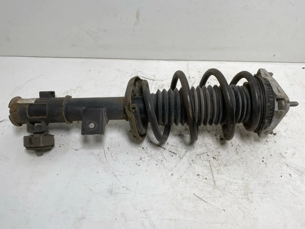 Hyundai IONIQ 5 NE 2022- Strut assembly, front left view 2