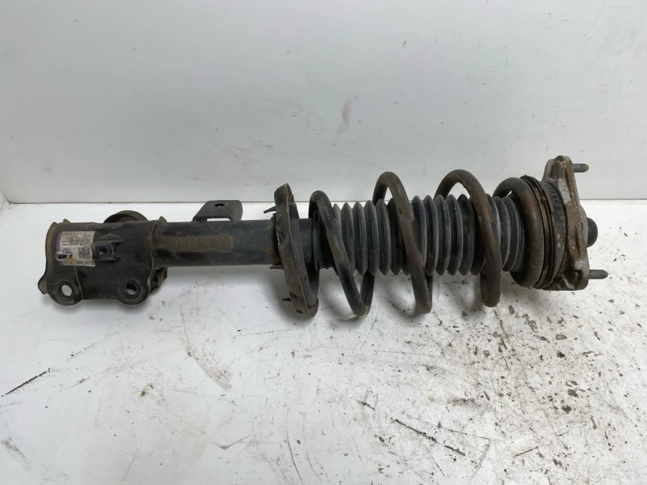 Hyundai IONIQ 5 NE 2022- Strut assembly, front right view 2