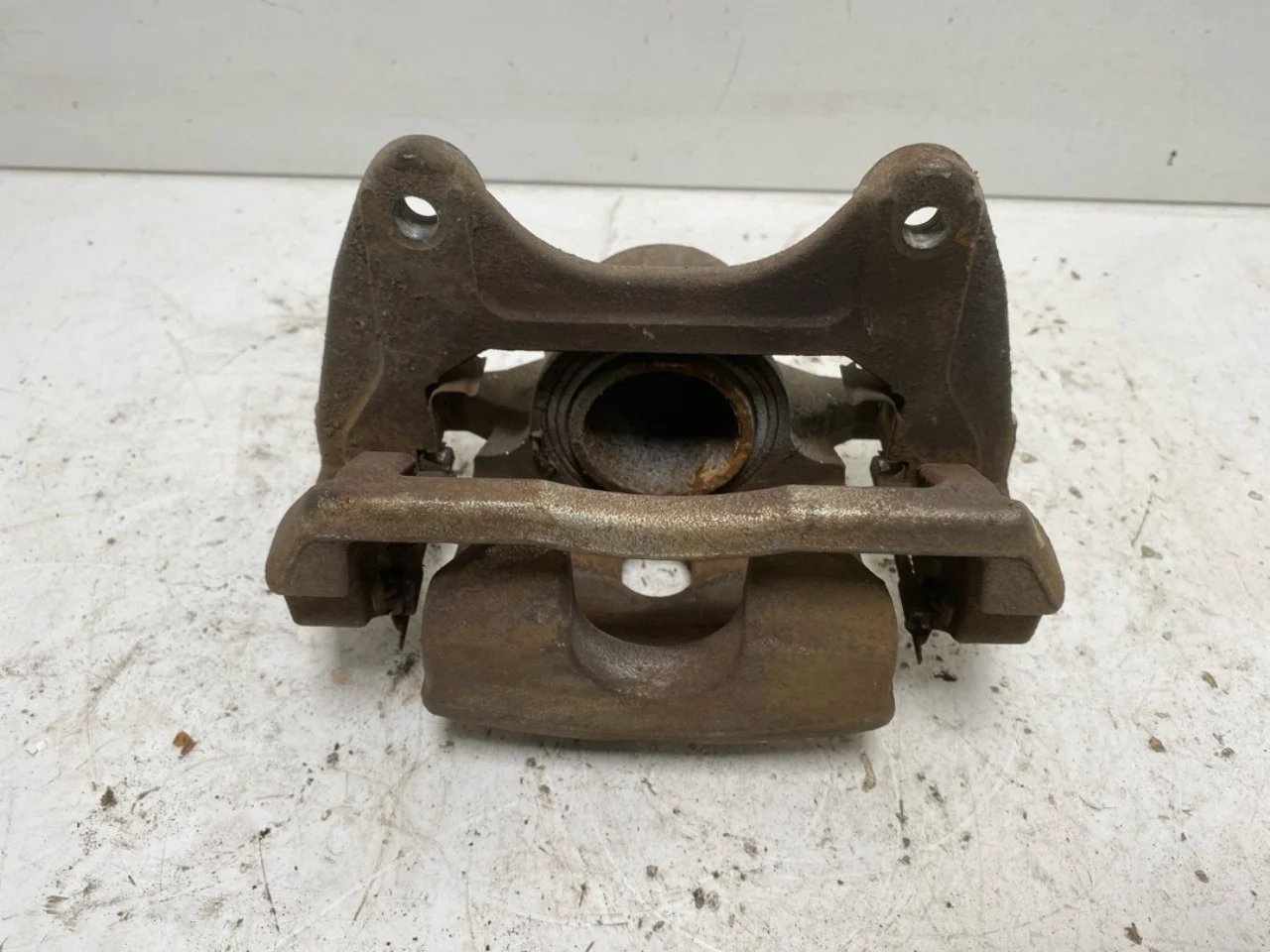Hyundai IONIQ 5 NE 2022- Front left brake caliper view 3