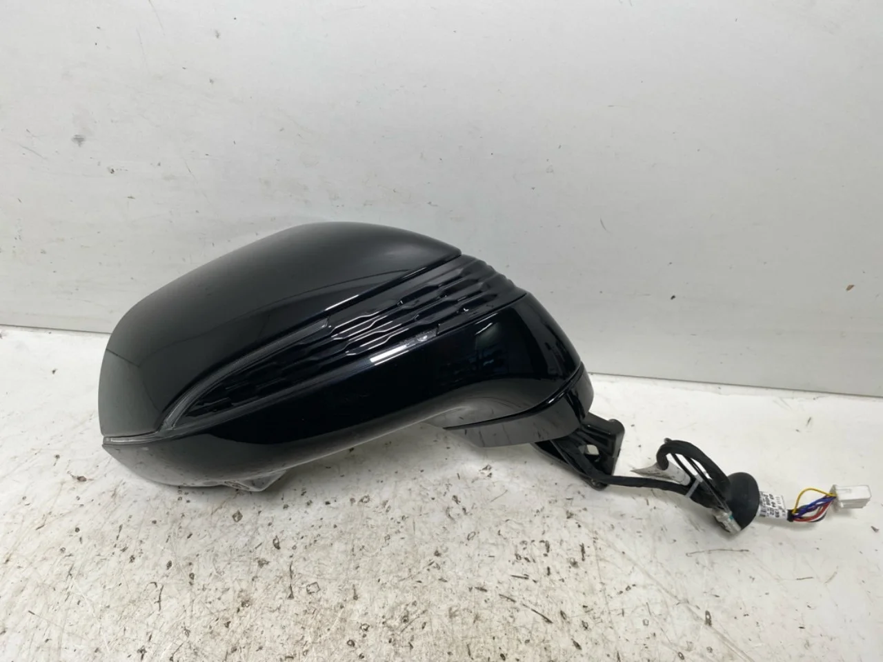 Hongqi E-HS9 2022- Left power mirror view 2