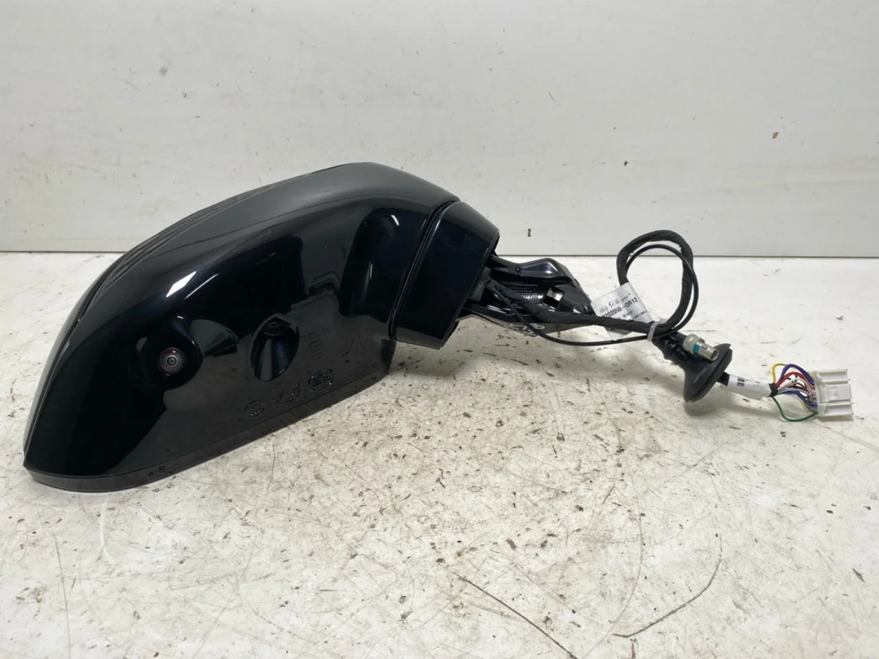 Hongqi E-HS9 2022- Left power mirror view 3