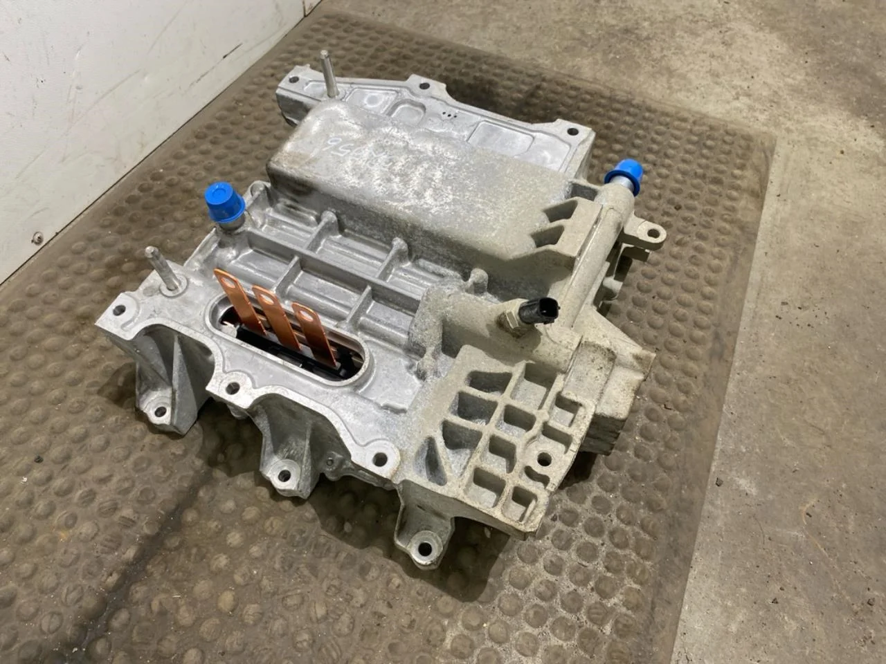 Nissan LEAF 2017-24 Inverter, 12-220V vedere 2