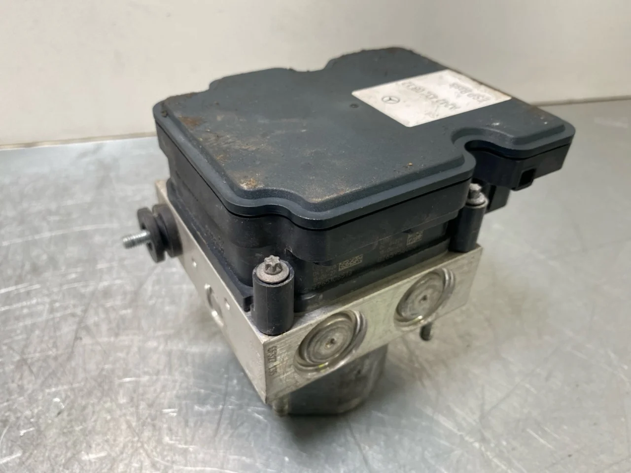 Mercedes B 180-200 W246/W242 2012-19 ABS hydraulic unit view 2