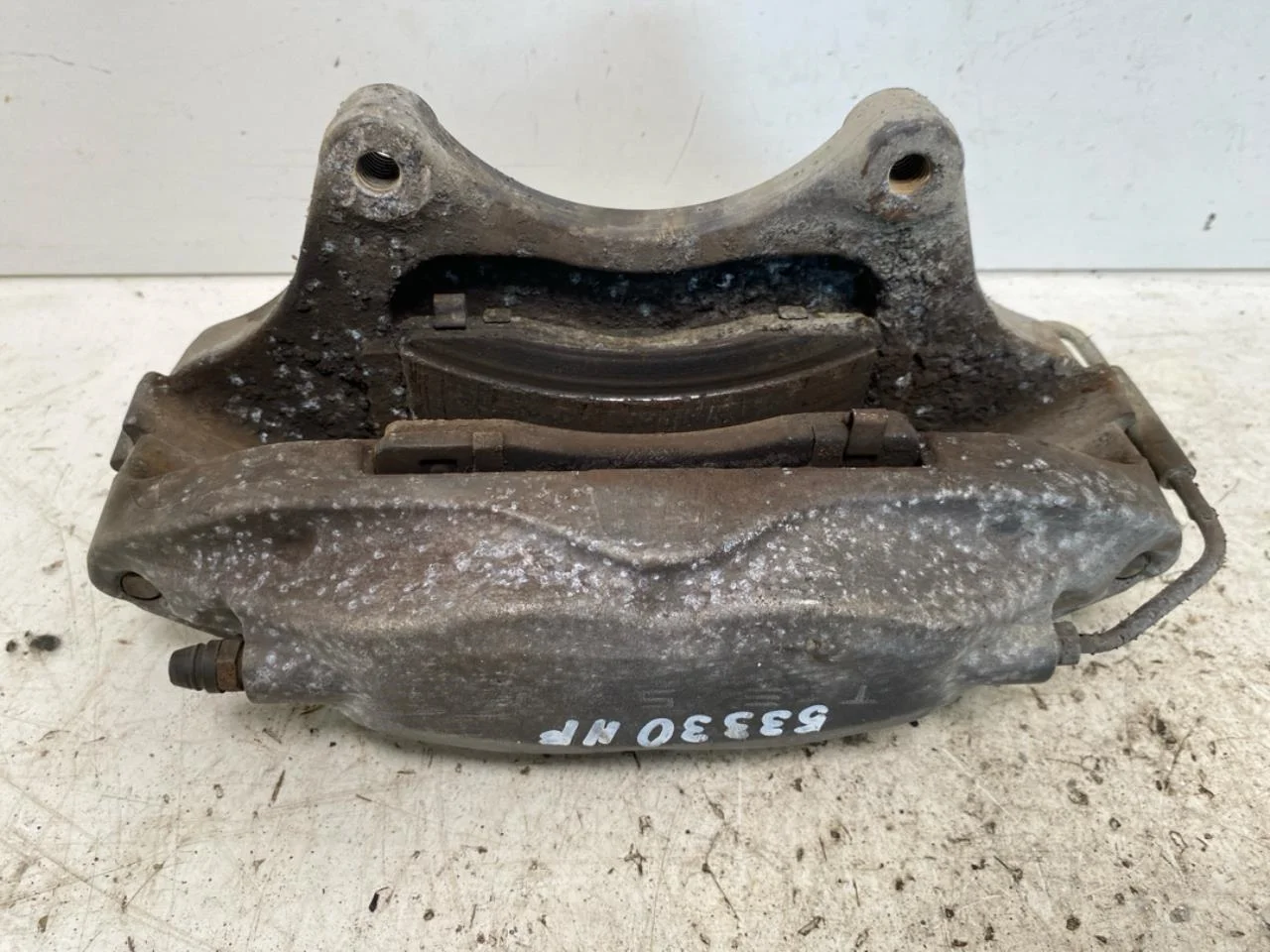 Tesla MODEL S 2013- Front right brake caliper view 3