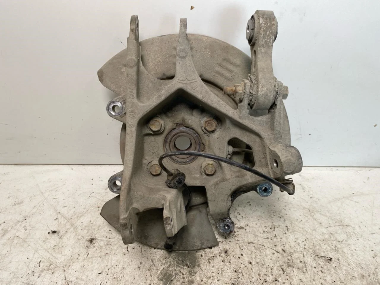 Tesla MODEL S 2013- Stub axle carrier, right rear view 2