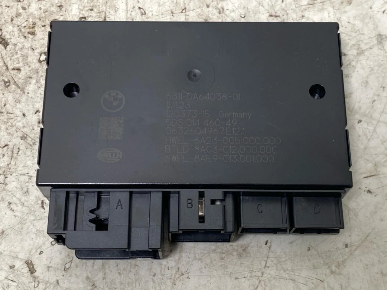 Control unit, towbar