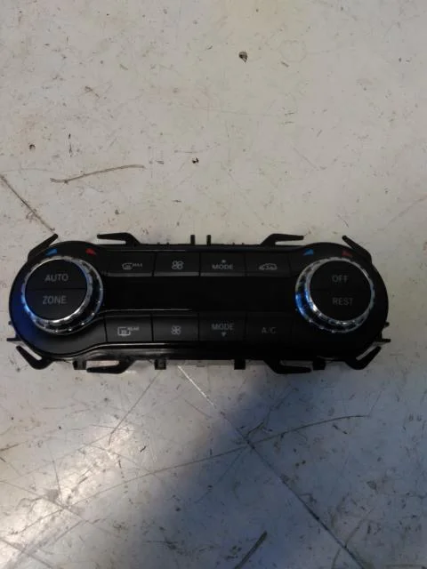 Mercedes B 180-200 W246/W242 2012-19 Fűtéskezelő egység