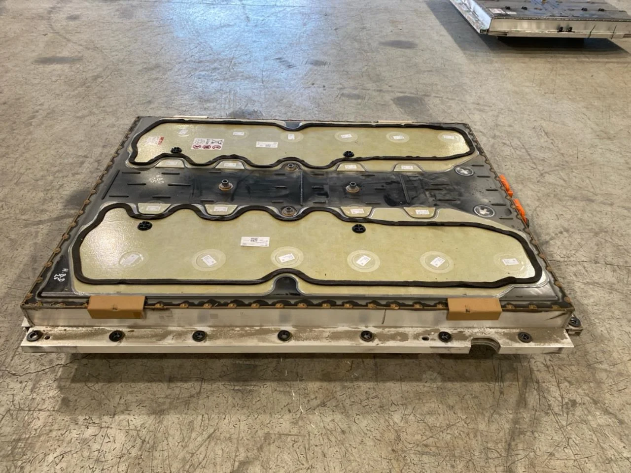 Volkswagen ID BUZZ/CARGO 2022- High-voltage battery view 3
