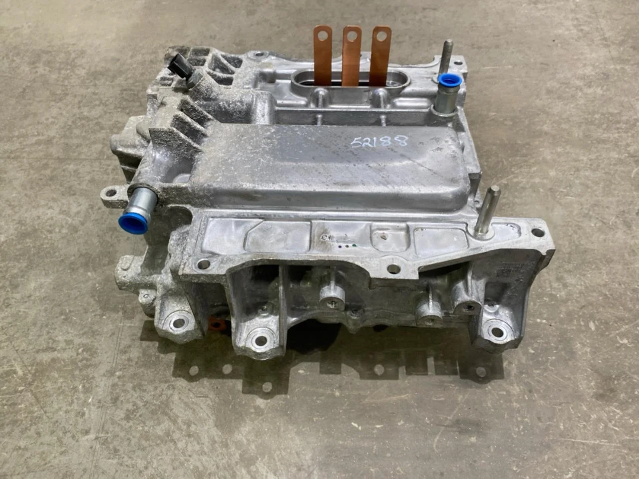 Nissan LEAF 2017-24 Invertor, 12-220V vedere 2