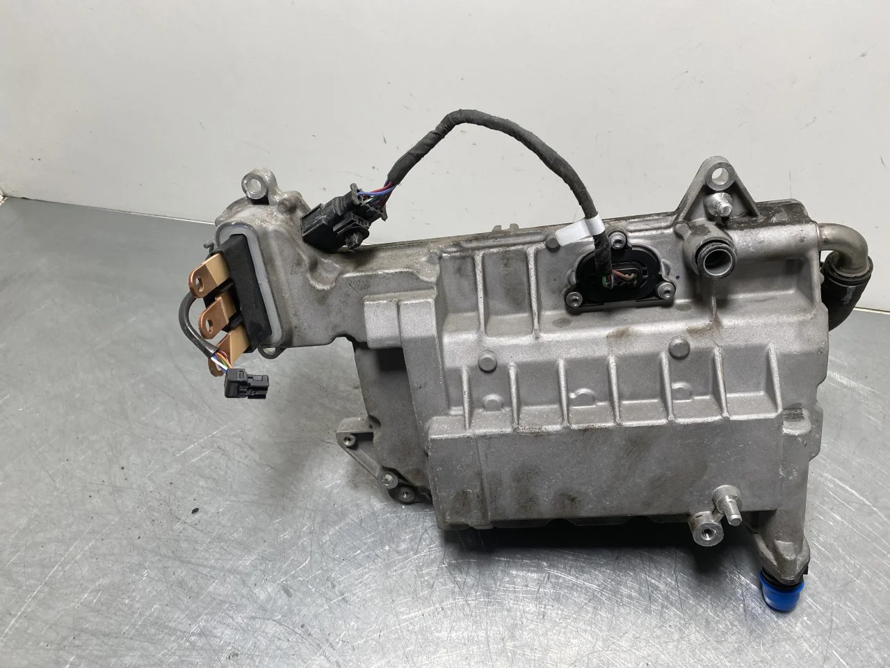Peugeot 2008/E-2008 2020-> Inverter, 12-220V vedere 3