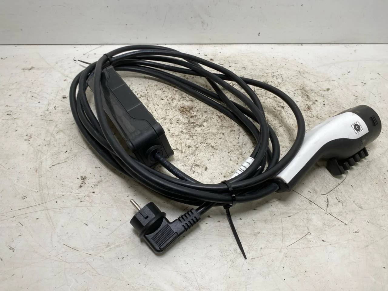 Hyundai IONIQ 5 NE 2022- Battery charger