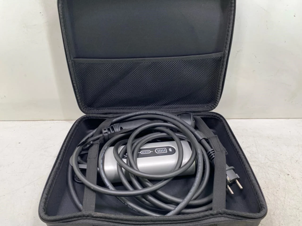 Mg MARVEL R 2022- Battery charger view 2
