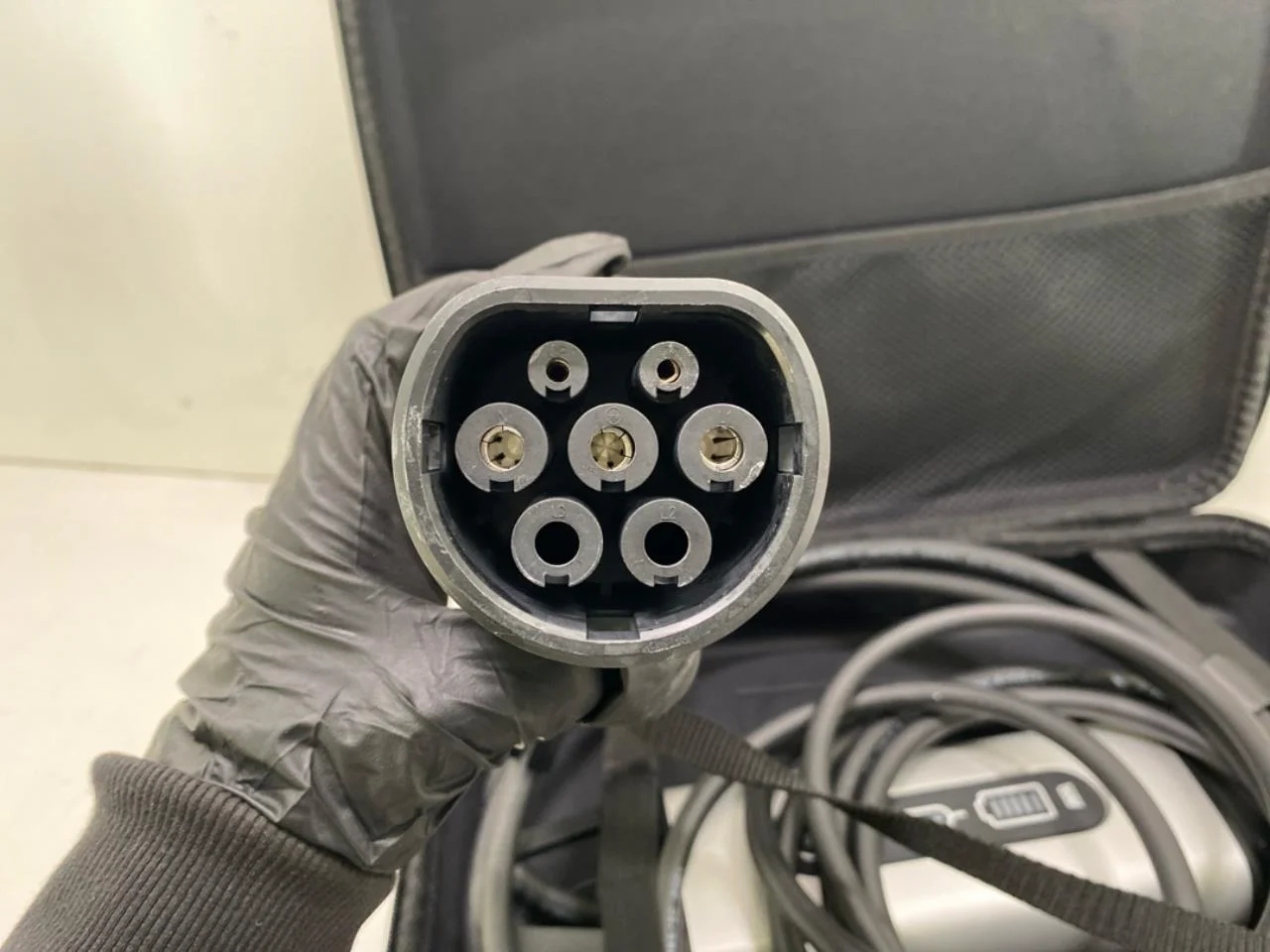 Mg MARVEL R 2022- Battery charger view 3