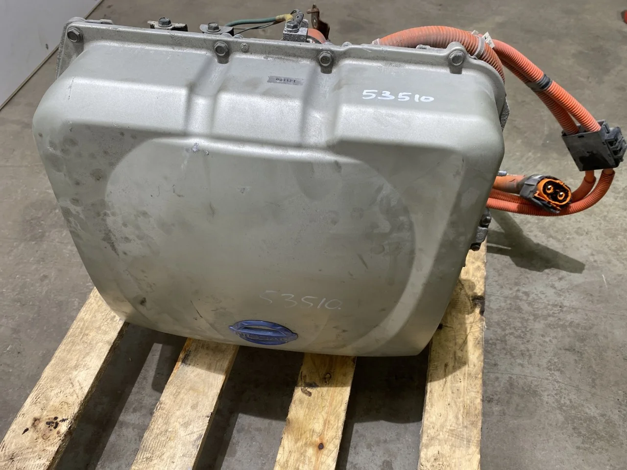 Nissan LEAF 2011-17 Battery charger view 2